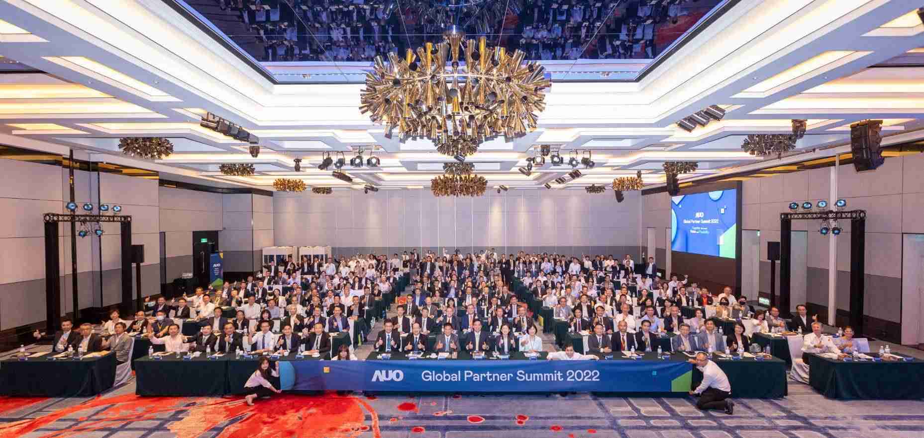 友達推動「安心、、、創新、、、用心、、同心、、盡心」五星職旅，，為菲籍員工打造全方位照護，，，，首度贏得「人權實踐與發展領袖獎」殊榮